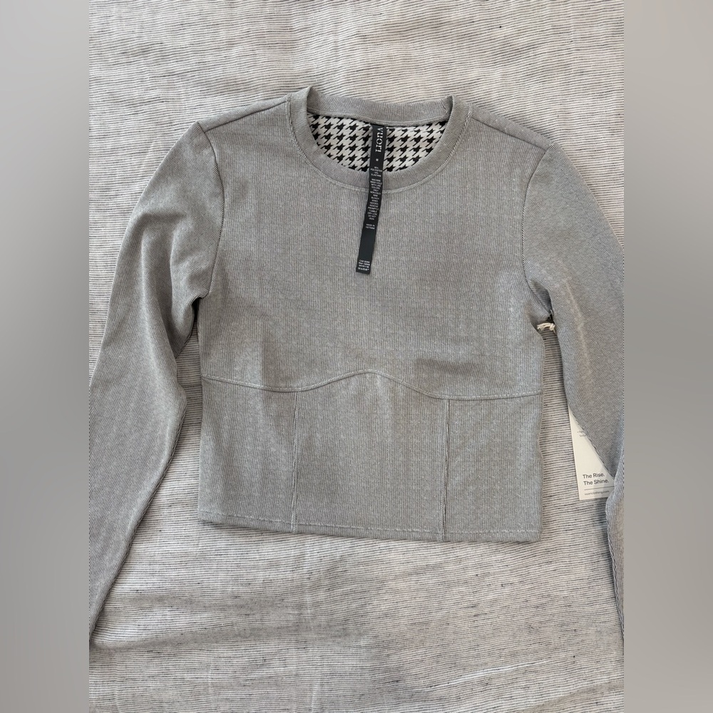 Vuori. Chilled out top. Houndstooth Gray Long Sleeve Women's Top